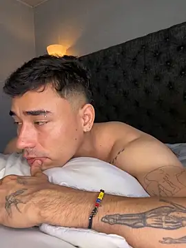 Adam_Grey Chat XXX in diretta