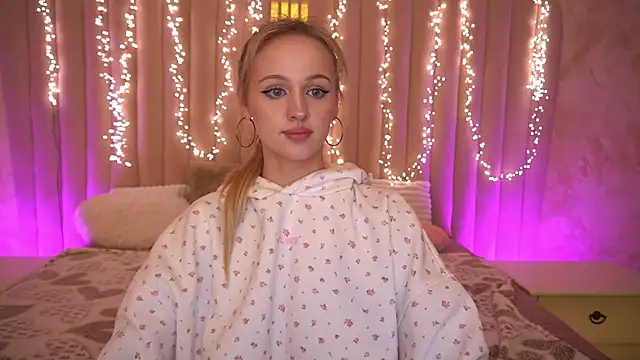 LylaYeess' Live XXX Chat