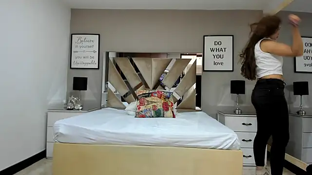 Chat +18 de cellestehot ao vivo