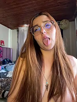 XXX chat uživo modela CoraVibes