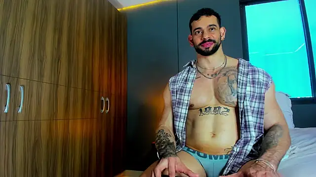 massimo_visconti Show in webcam