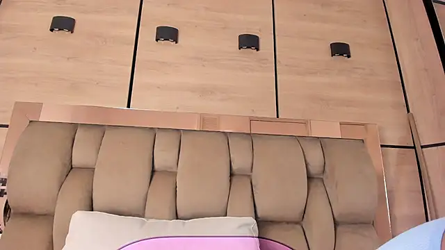 karol_lewiss' Live XXX Chat