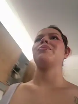 miacarrot Show in webcam