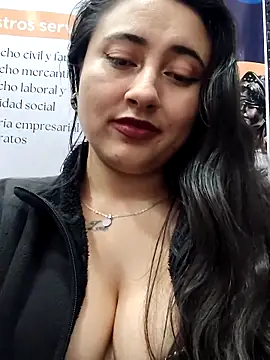 _Sarah-Office1のウェブカメラショー