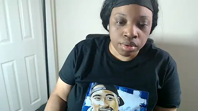 Chat +18 de Sexymona1218 ao vivo