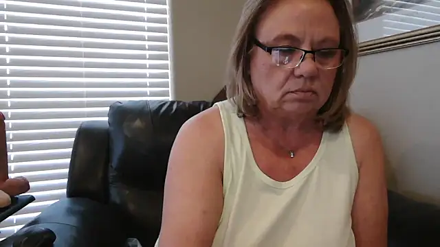 BustyAnnie Live XXX-chat