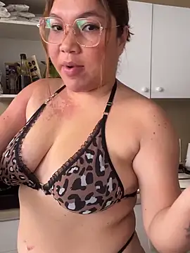 WHITEWOMEN_2's Live XXX Chat