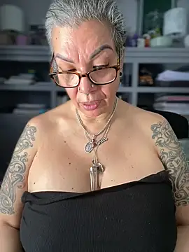 dieseldame1313のライブXXXチャット