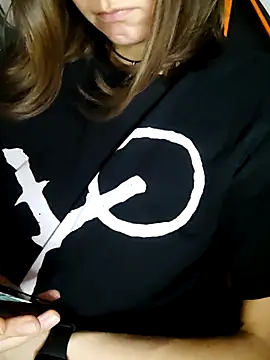 Aashikalaa Adlı Modelin Canlı XXX Sohbeti