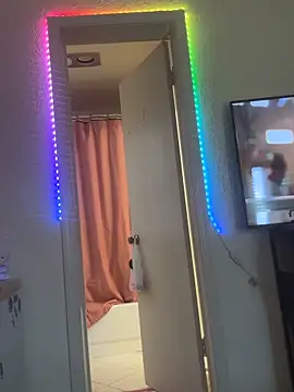 Tamiii420: διαδικτυακό σόου στην κάμερα