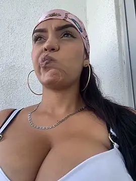 Sara-77 在線直播表演