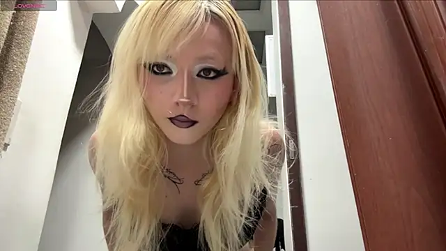 Cloe_five élő XXX-chatje