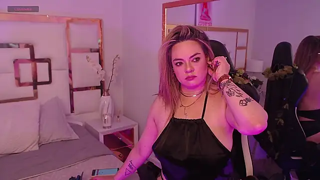 AvaMiia 라이브 XXX 채팅