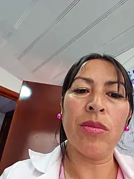 Show modela JustSamantha_ na web-kameri