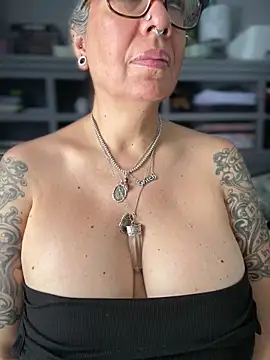 Chat +18 de dieseldame1313 ao vivo