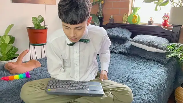 Andy_Belier23 Live XXX-Chat