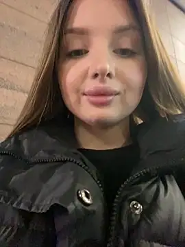 KrisMagnoly Adlı Modelin Canlı XXX Sohbeti