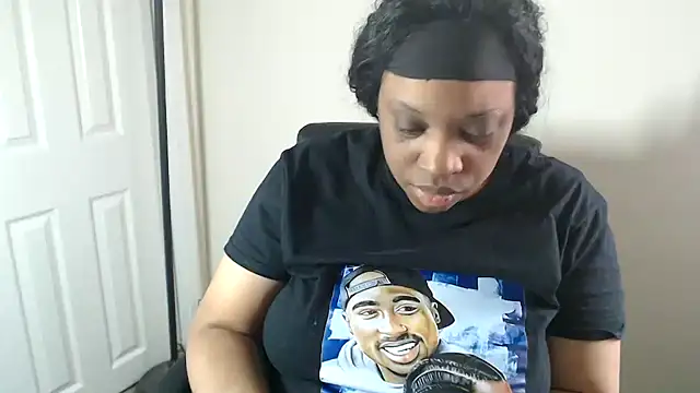 Sexymona1218: онлайн-секс-чат