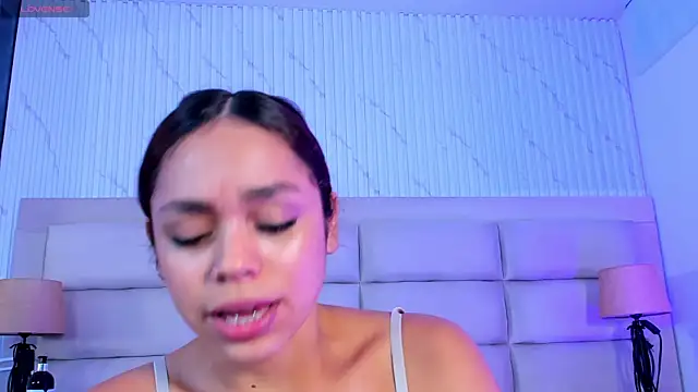 Živý XXX chat CarolineFyre