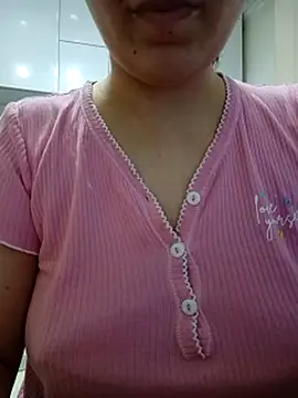 Czat XXX na żywo – Emi_hot1