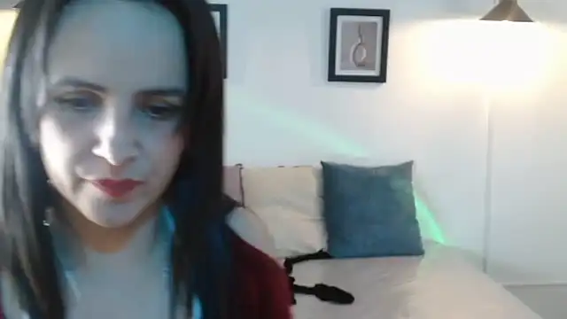 Juliana__lx élő XXX-chatje