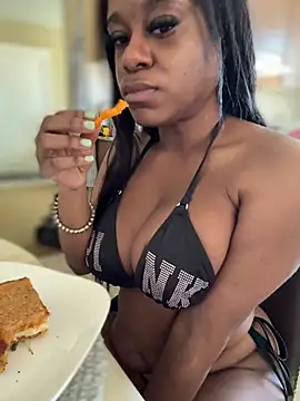 TikaMoon Show in webcam