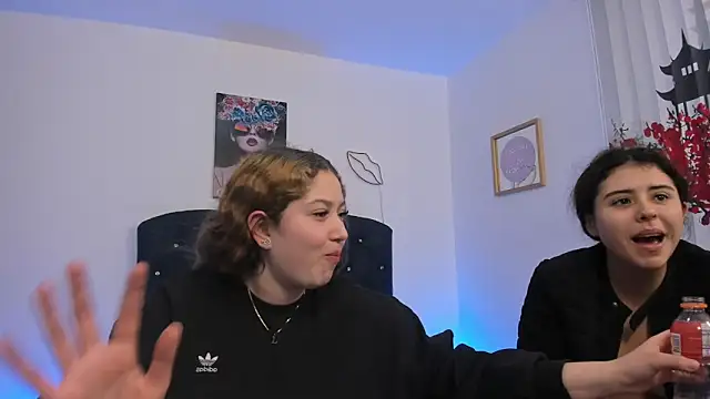 valeria_and_zoe Webcam show