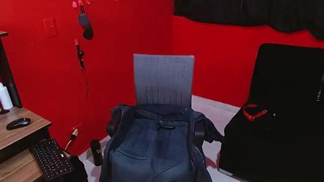 Živý XXX chat Emily_Slave28