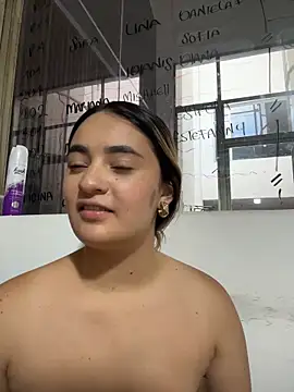 Antonella_Julieta Show in webcam