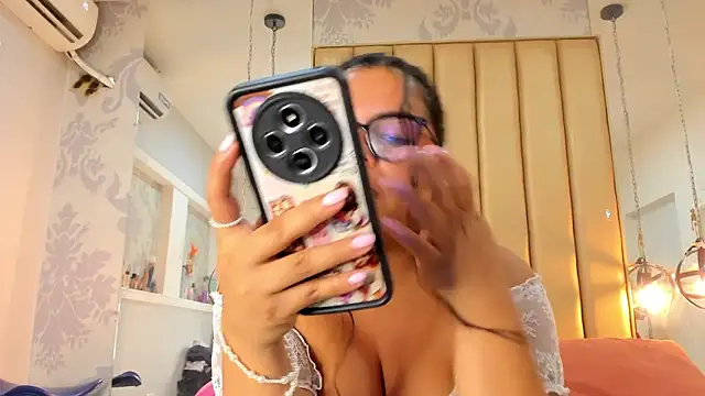 Chat XXX ao vivo de KonyBell