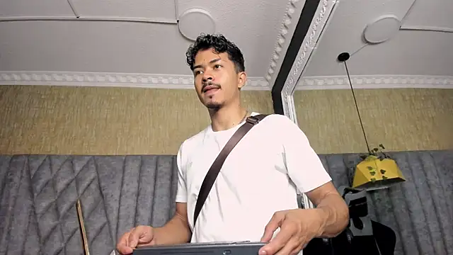 NicolaiKarav 现场XXX聊天