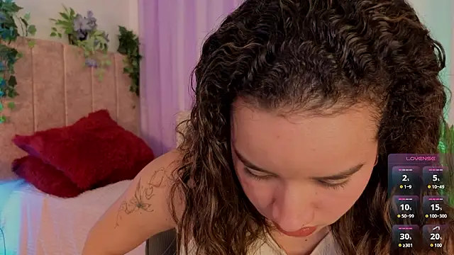 emilyrouxe Chat XXX in diretta