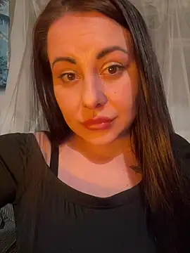 DaisyStreet Adlı Modelin Canlı XXX Sohbeti