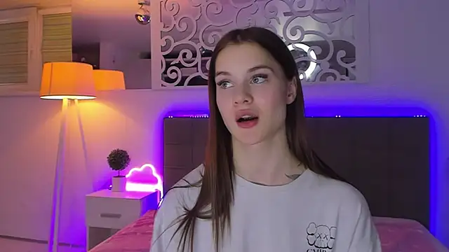 LuisaClover élő XXX-chatje