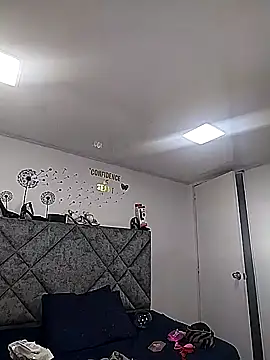 Shantey_Laurent Chat XXX in diretta