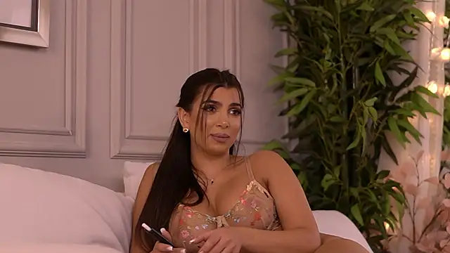 NicoleCellini's Live XXX Chat