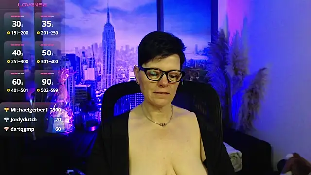 ninarandmann: διαδικτυακό σόου στην κάμερα