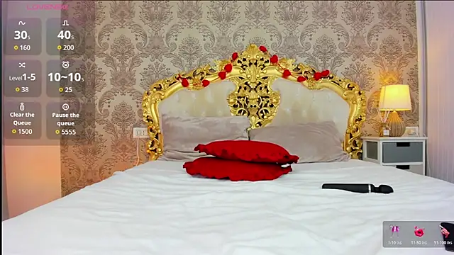 JulieBigAssx's Live XXX Chat