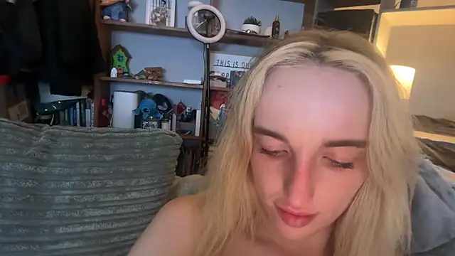 BlondeBombshellAmelia's Live XXX Chat