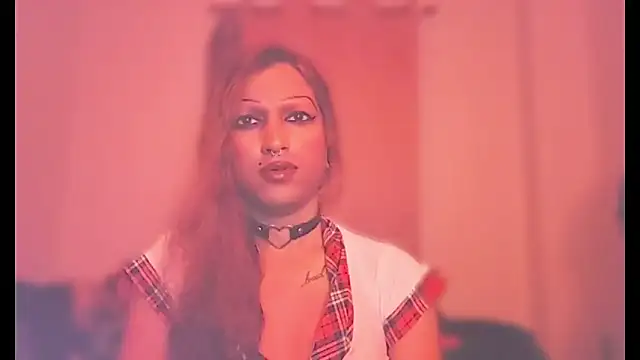 Pokazy przed kamerką – MmmMonikaBabie