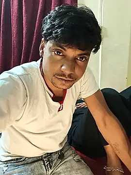 Hotbhabi305: διαδικτυακό σόου στην κάμερα