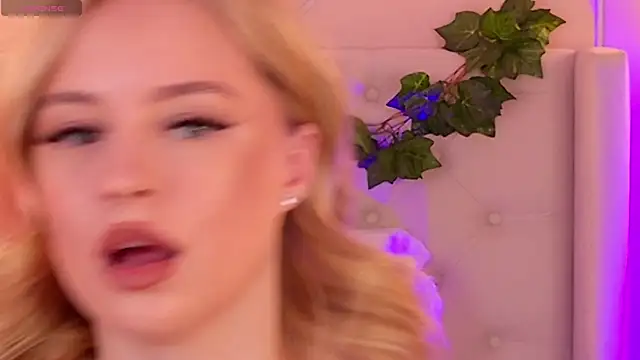 EllyLinn's Live XXX Chat