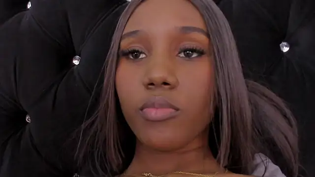 Mia_Devereaux167 élő XXX-chatje