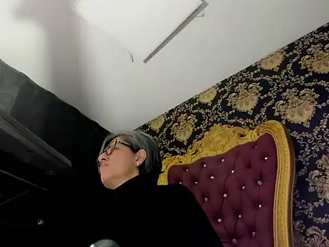 Hades_Lyra élő XXX-chatje