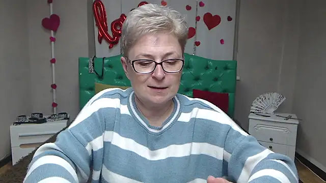 EmiliaGree Adlı Modelin Canlı XXX Sohbeti