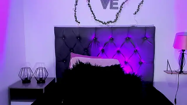 SagiraBelle Adlı Modelin Canlı XXX Sohbeti