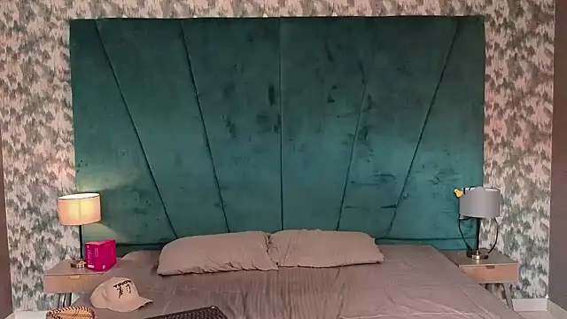 Aaron_Eze live XXX chat