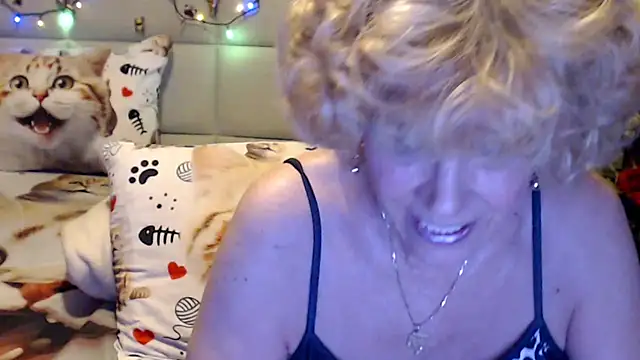 HappyWomanOn's Live XXX Chat