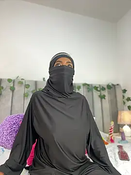 Pokazy przed kamerką – aminaa_