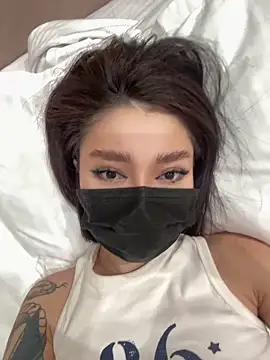 DeferentUproar live XXX chat